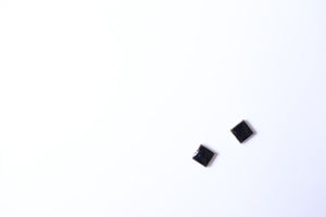 Square Stud Earrings Shikkoku (S)