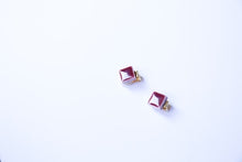 Load image into Gallery viewer, Square Stud Earrings Akane (S)