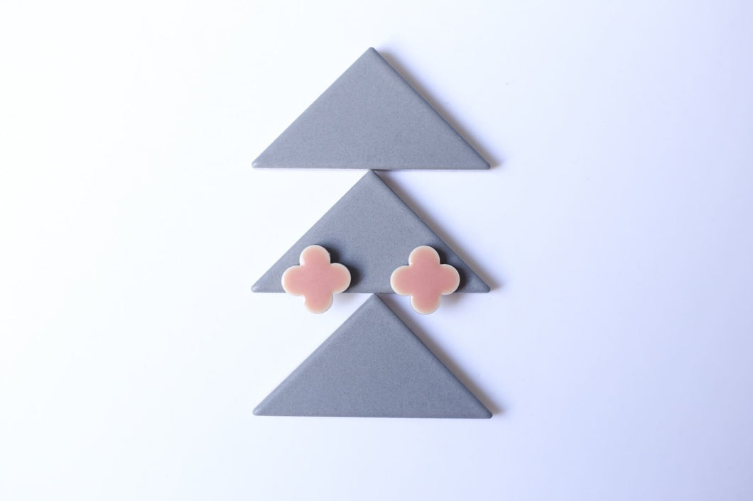 Four Leaf Stud Earrings Sakura (M)092